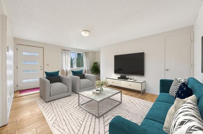 Building Photo - 831 E 56th St