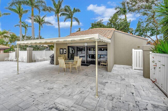 Building Photo - 95 Pelican Pointe Dr