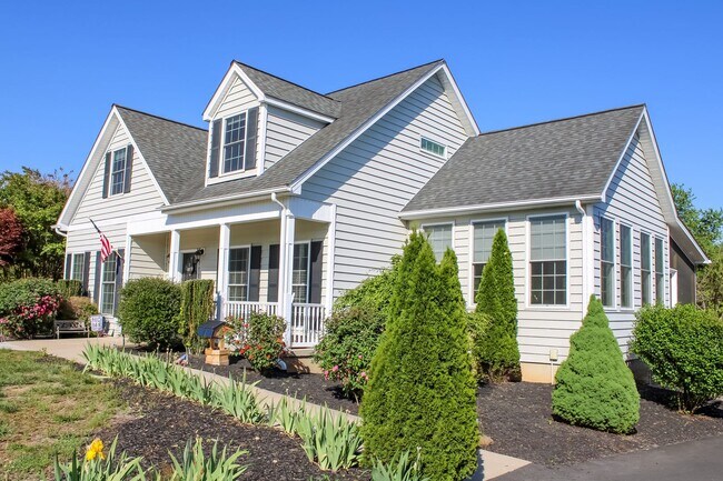 Building Photo - 3 bedroom Country Home on 4 acres