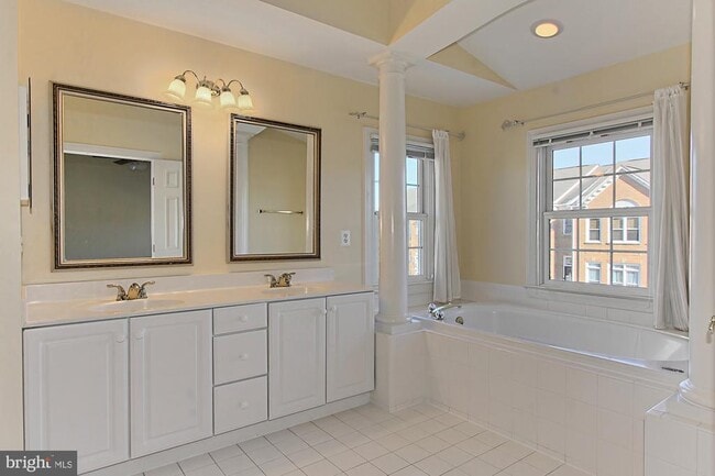 Building Photo - 1850 Brenthill Wy