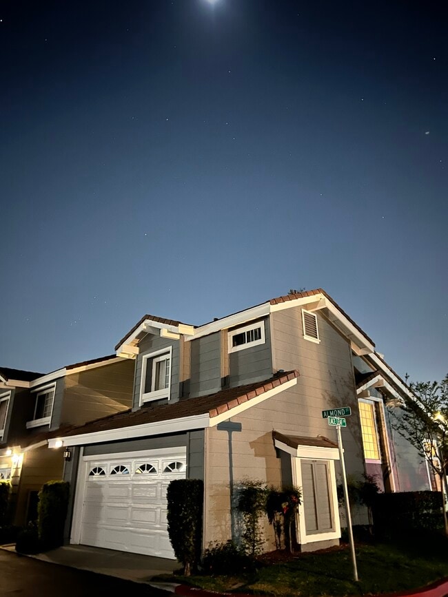 Building Photo - 13525 Almond St