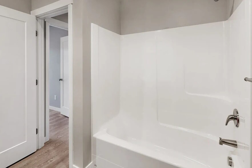 Building Photo - 1825 Eastgate Loop