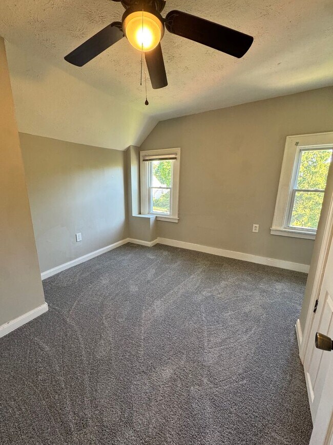 Building Photo - 3524 Henritze Ave