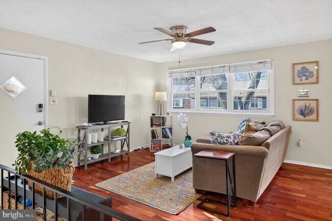 Building Photo - 462 Worthington Rd