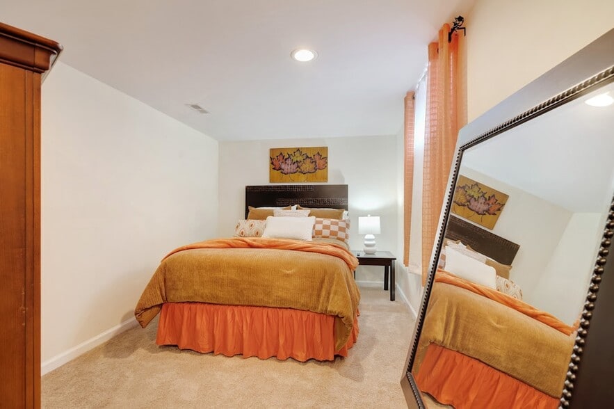 Bedroom 2 - 900 E Tantallon Dr