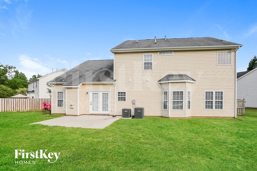 Building Photo - 10203 Fairbourne Ct