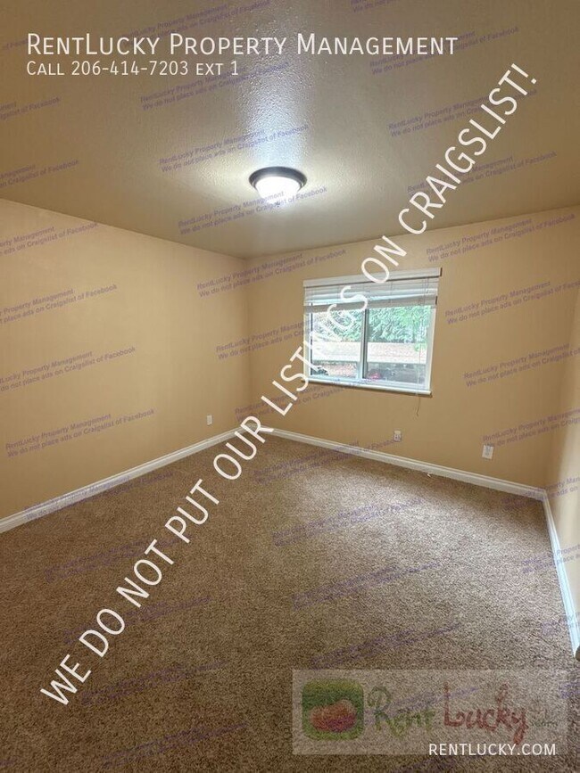 Building Photo - 12721 NE 129th Ct