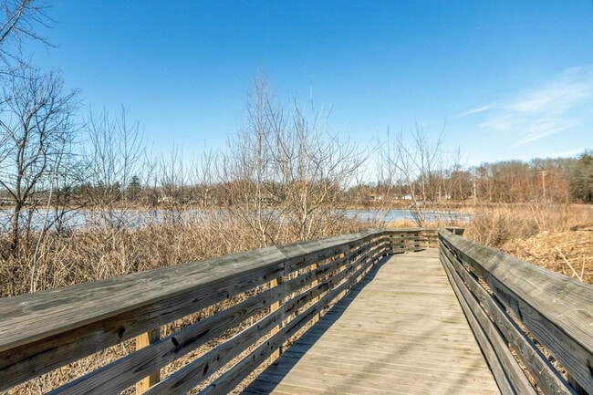 Building Photo - 1302 N Gammon Rd