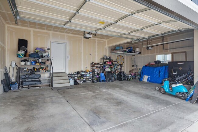 Building Photo - 333 E 170 N