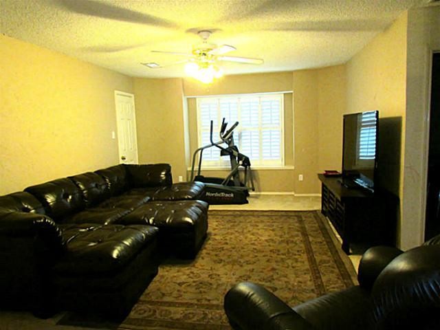 Building Photo - 1215 Spring Creek Dr