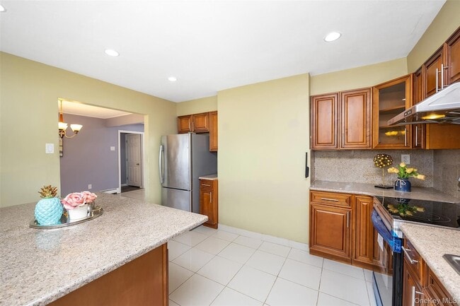 Building Photo - 201 Sprucewood Dr