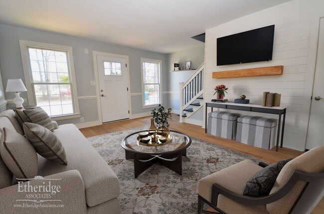 Building Photo - Renovated 2 bed 1.5 Bath Townhome Apartment - Sun Valley