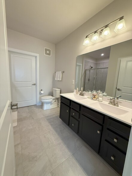 Master Bathroom - 10411 Resort Rd