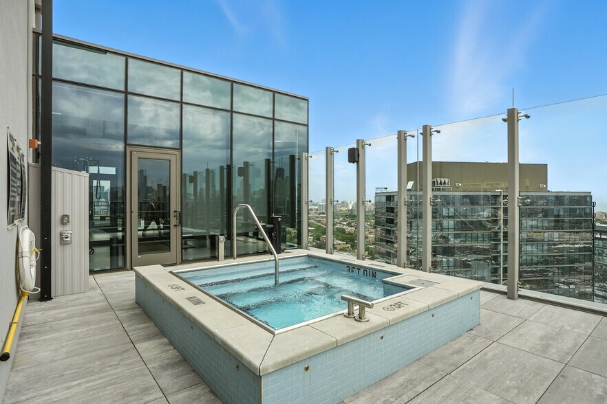 Building Photo - 1450 N Kingsbury St