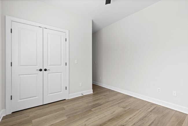 Building Photo - 715 Bespoke