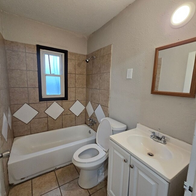 Building Photo - 784 Cherokee Ave