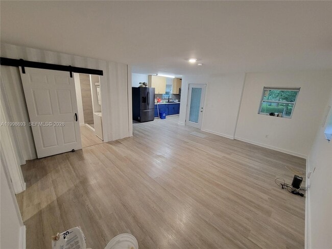 Building Photo - 551 Avenida Del Sur