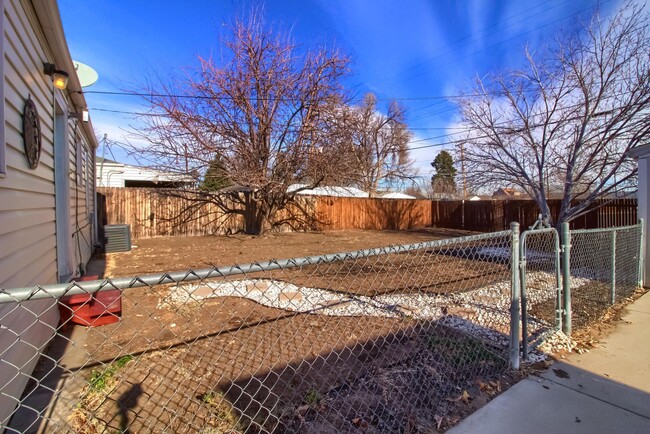 Building Photo - Modern Elegance in Denver: Recently Renovated 2BR/1BA Gem with Detached Garage and Fenced Yard!