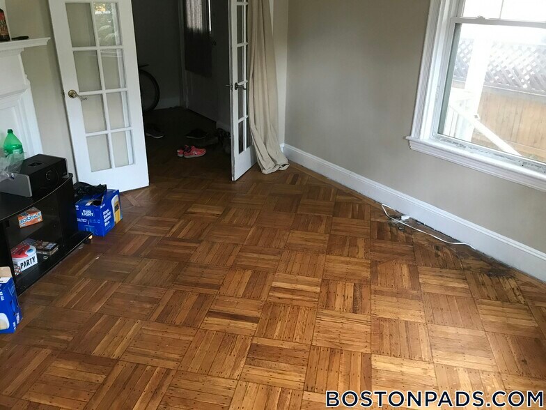 Building Photo - 17 Putnam Ave