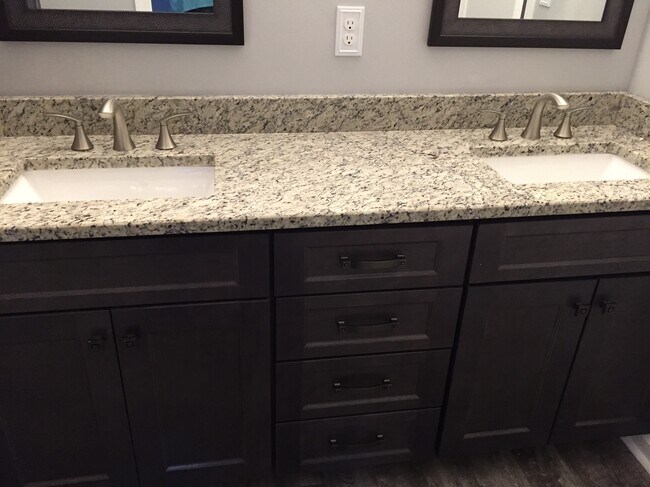 Upstairs Bathroom - 1722 13th Ct S