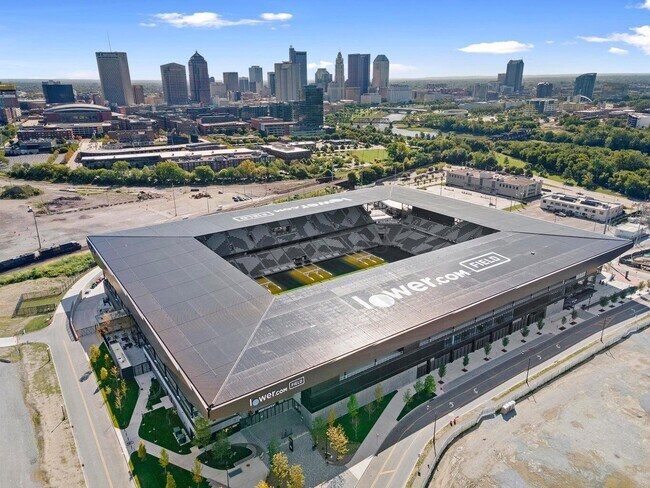 Building Photo - 1145 N High St