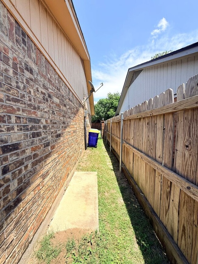 Building Photo - 8041 Miles Dr