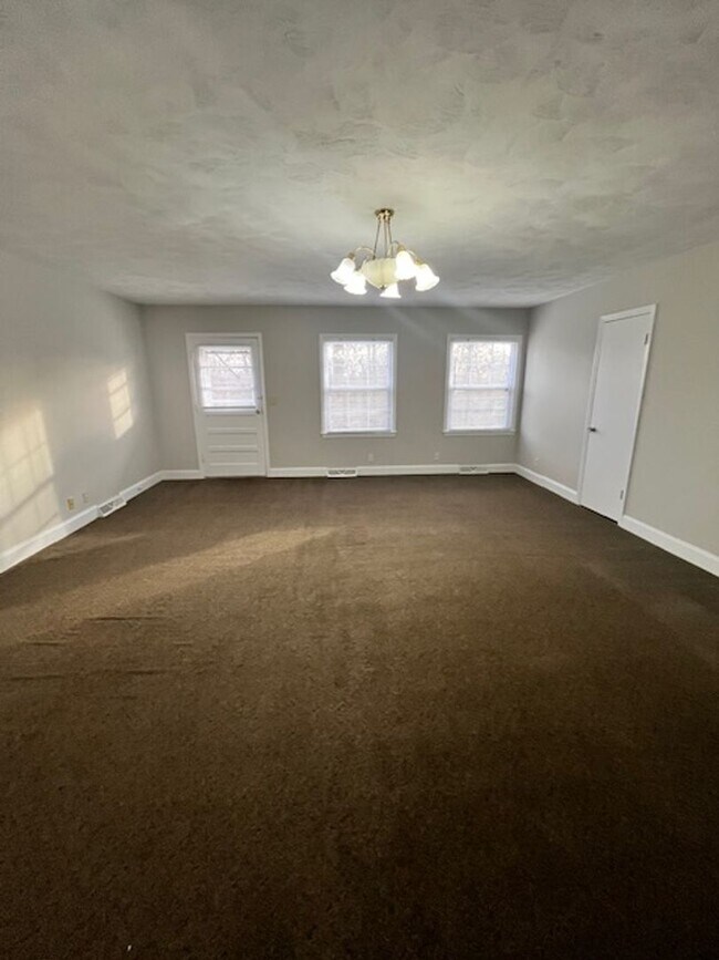 Building Photo - Charming 3-bedroom, 1-bath in Wilmore, KY