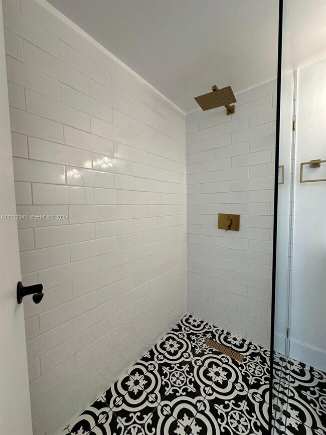 Building Photo - 629 SW 4th St