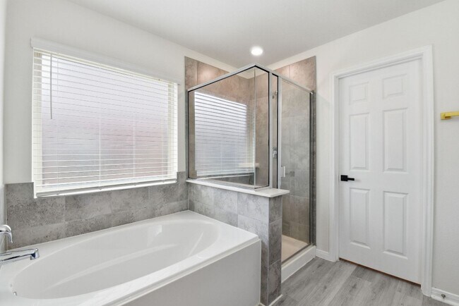 Building Photo - 10433 Russell Pines Dr