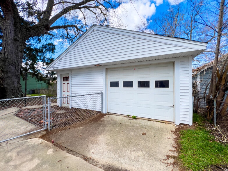 Building Photo - 464 Shasta Dr