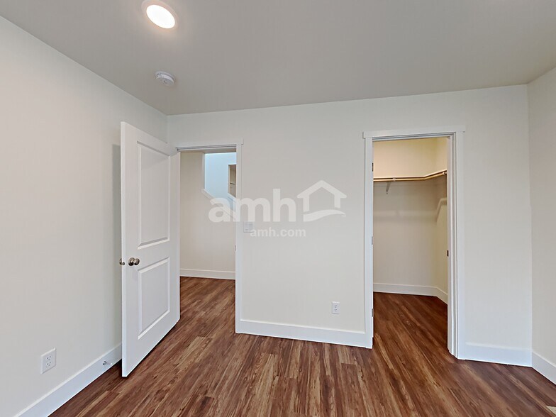 Building Photo - 23379 SE Dogwood St