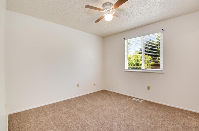 Building Photo - 16176 E Bates Dr