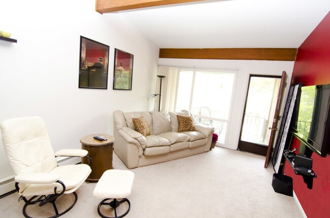 Building Photo - Highland Apartments (Highland Caddis, LLC)