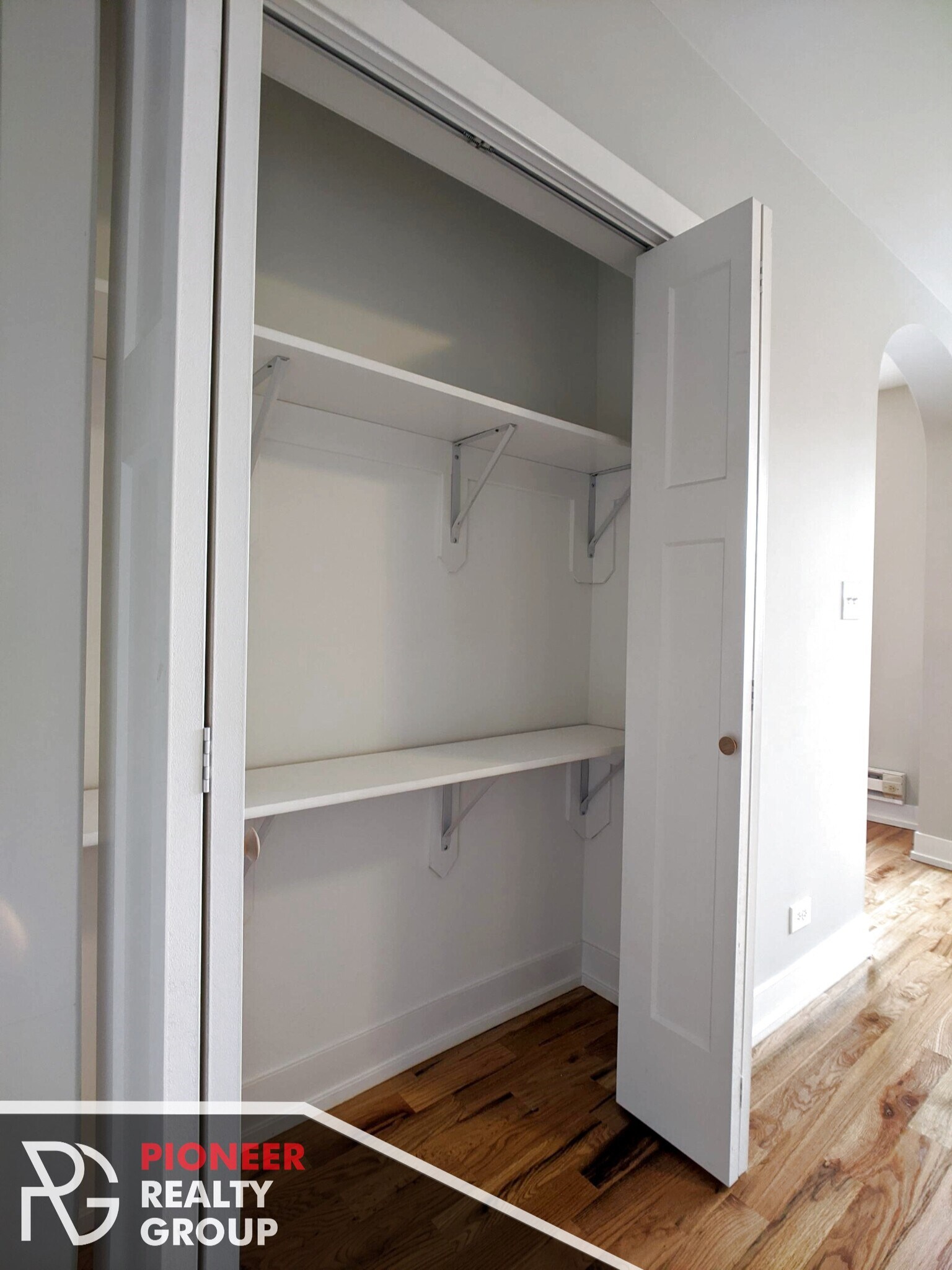 Building Photo - 560 W Arlington