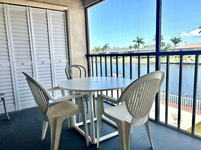 Building Photo - 2/2 Beautifully Remodeled, Furnished, With...