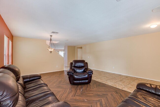 Building Photo - Charming 4 Bed home in Avondale with commu...