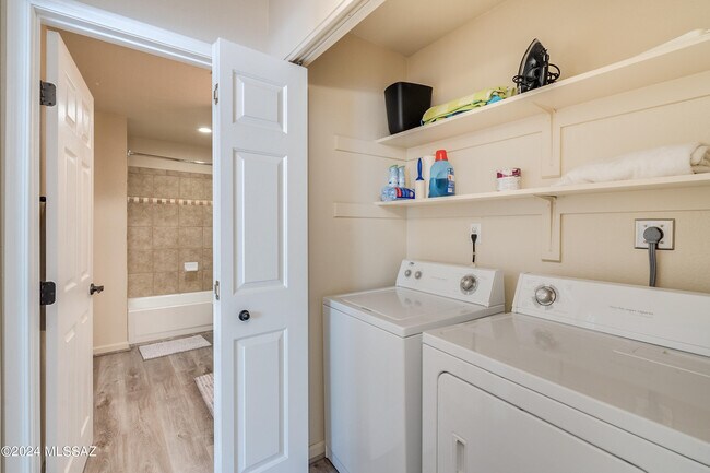 Building Photo - 6441 N Tierra De Las Catalinas