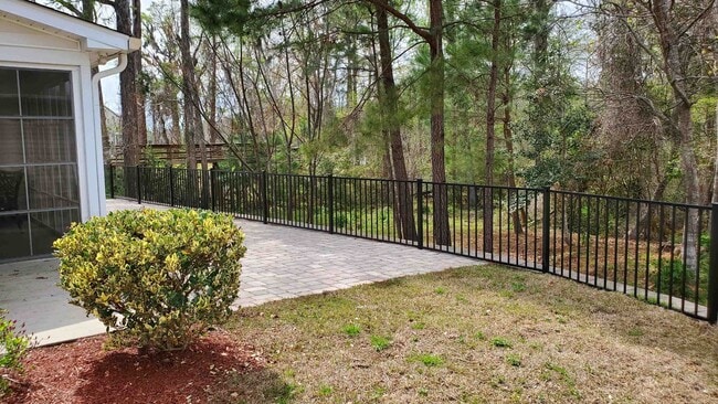 Building Photo - 765 Riverward Dr
