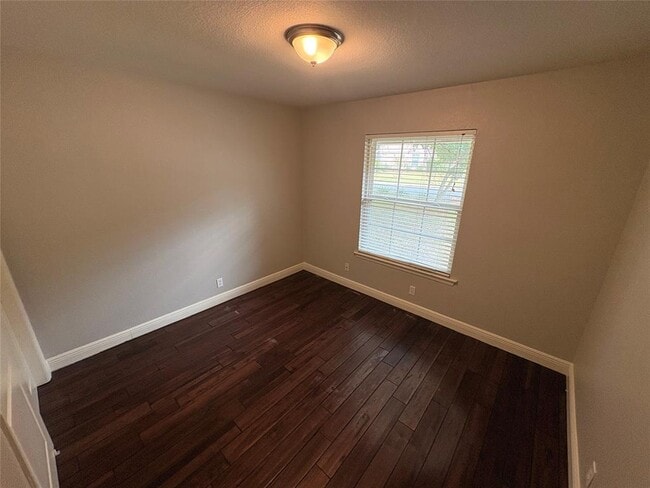 Building Photo - 10106 Missel Thrush Dr
