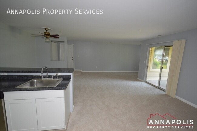 Building Photo - 10 Hearthstone Ct