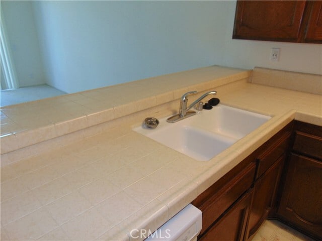 Building Photo - 2203 Apricot Dr