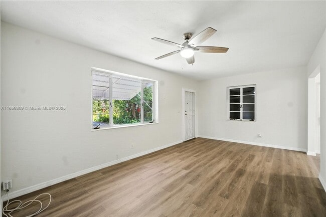 Building Photo - 2545 SW 27th Ln
