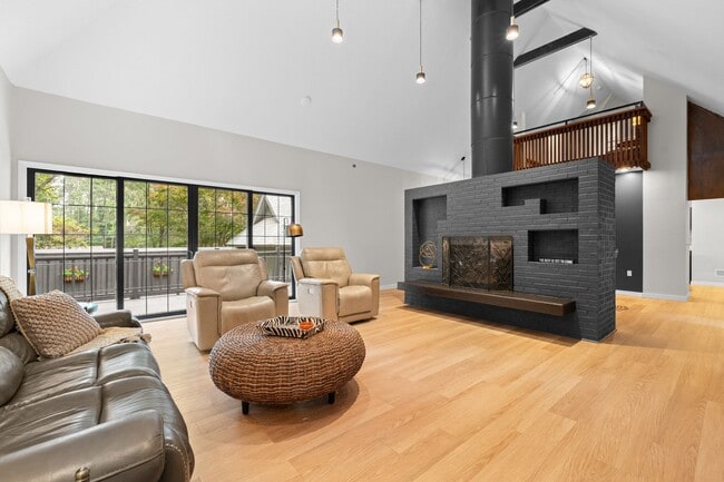 Building Photo - 211 Wendwood Dr