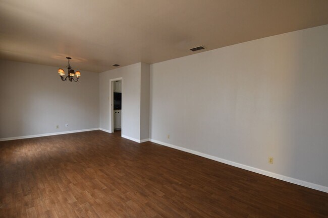 Building Photo - 3202 Autumn Leaves Dr