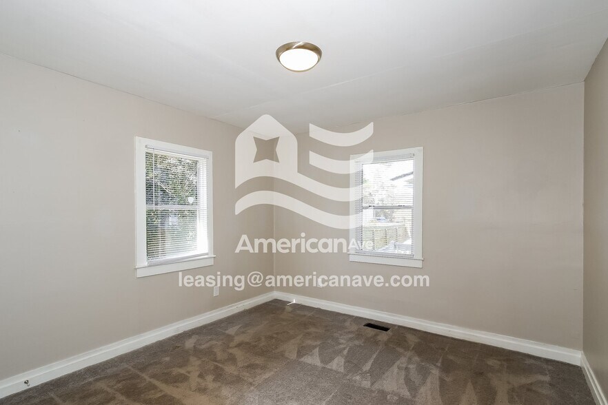 Building Photo - 2805 Royal St