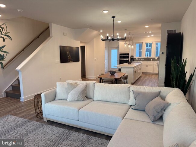 Building Photo - 14305 Dowitcher Wy