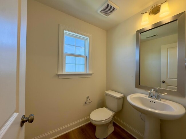 Building Photo - 2550 Frg Vlg Wy