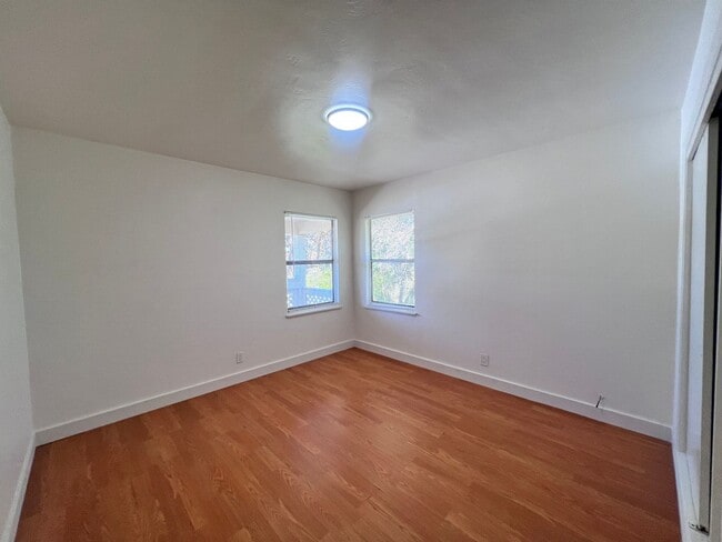 Building Photo - SPACIOUS 2 BEDROOM/1 BATH AVAILABLE IN HAYWARD CA !!!!