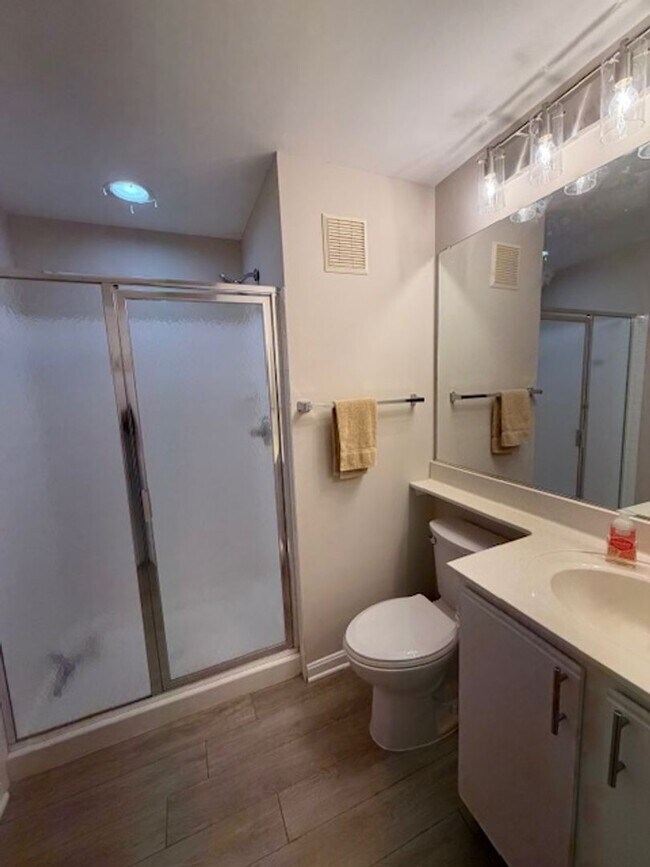 Building Photo - SPACIOUS 2 BEDROOM 2 BATH CONDO WITH LOFT IN KING FARM