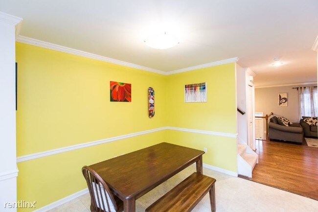 Building Photo - 3 br, 2.5 bath Townhome - 7111 Bradshaw Ct E